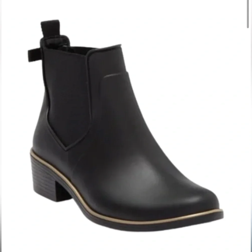 Kate Spade Solstice Black Gold Rain Boots with Spade Detail Size 6